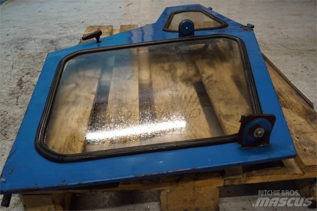 Ford 4000 Ohjaamo ja sisusta