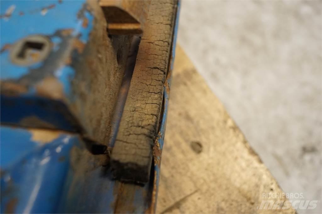 Ford 4000 Ohjaamo ja sisusta