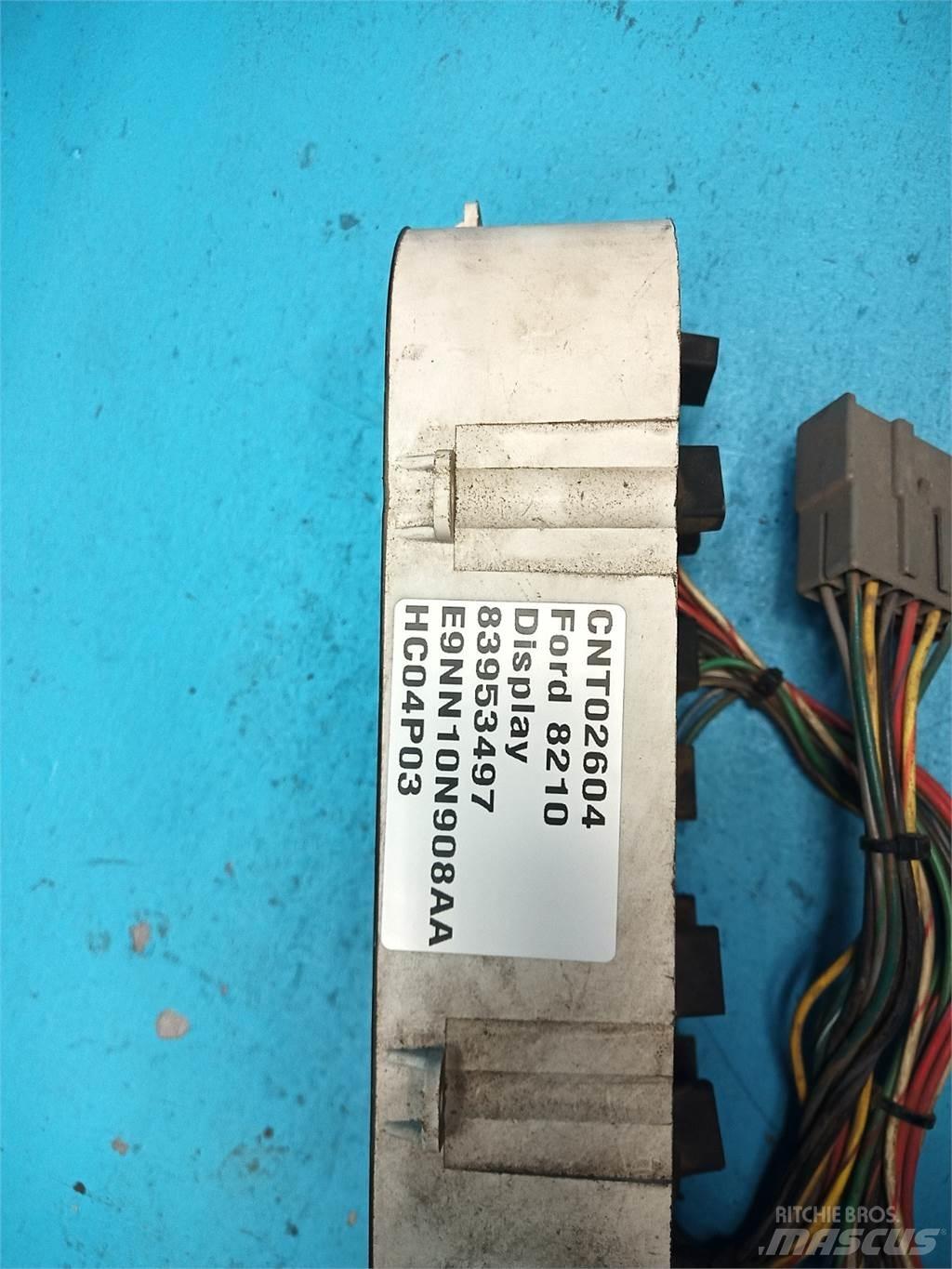 Ford 8210 Sähkö ja elektroniikka