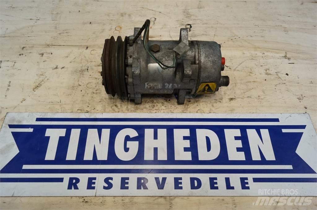 Ford 8630 Jäähdyttimet