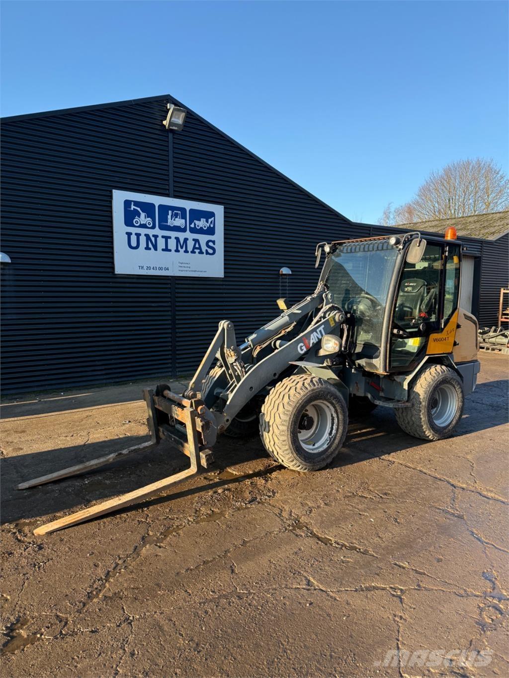 GiANT V6004 T Pienkuormaajat
