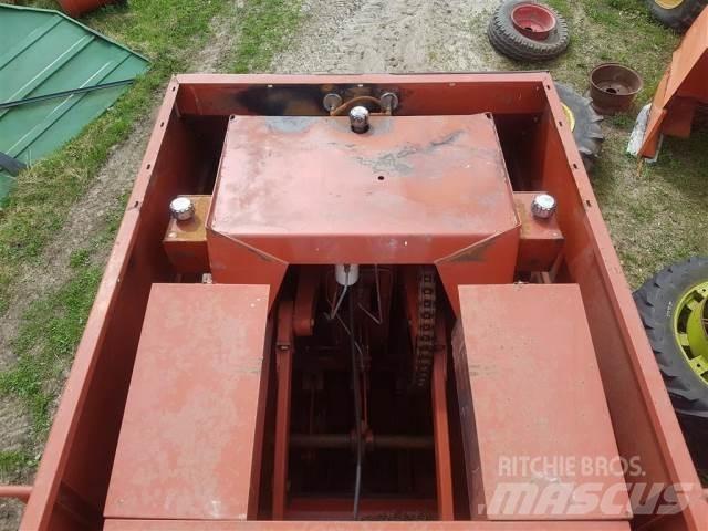 Hesston 4700 Kanttipaalaimet