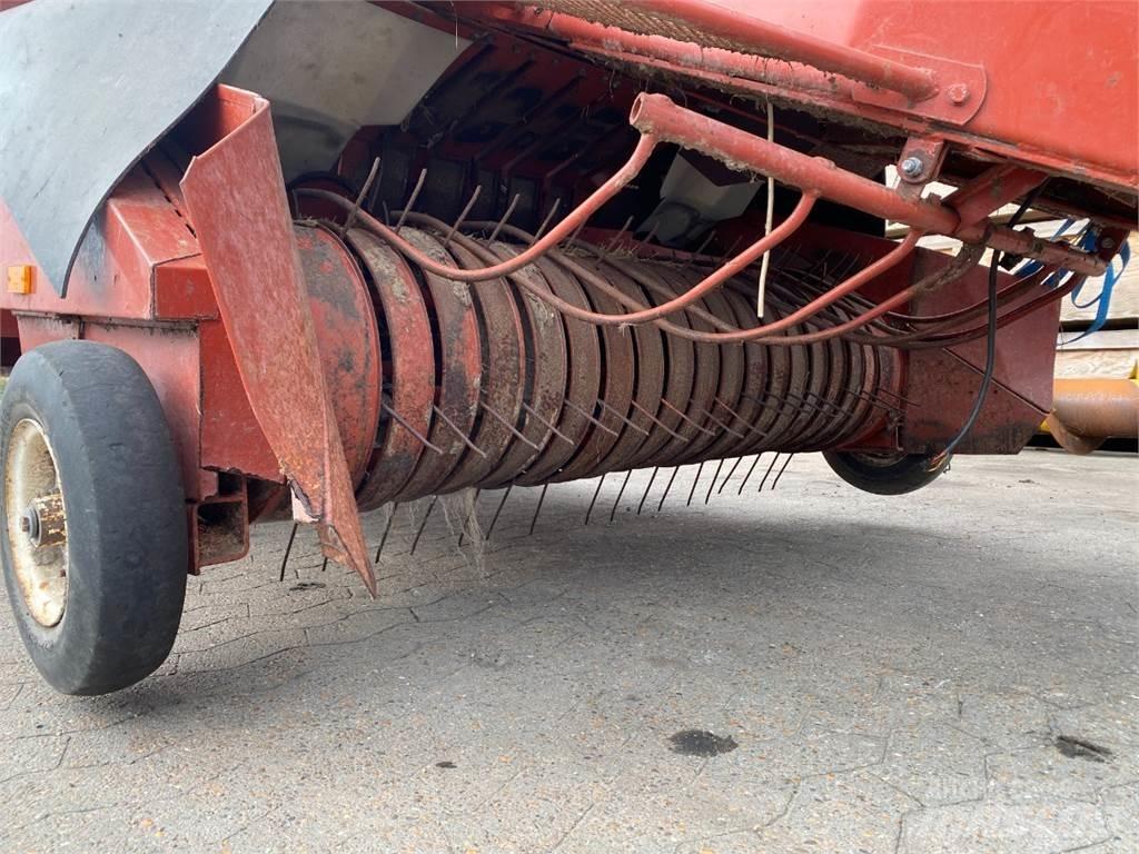 Hesston 4700 Kanttipaalaimet
