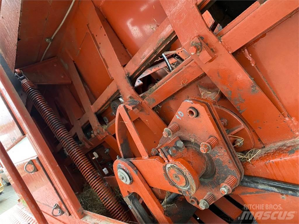 Hesston 4700 Kanttipaalaimet