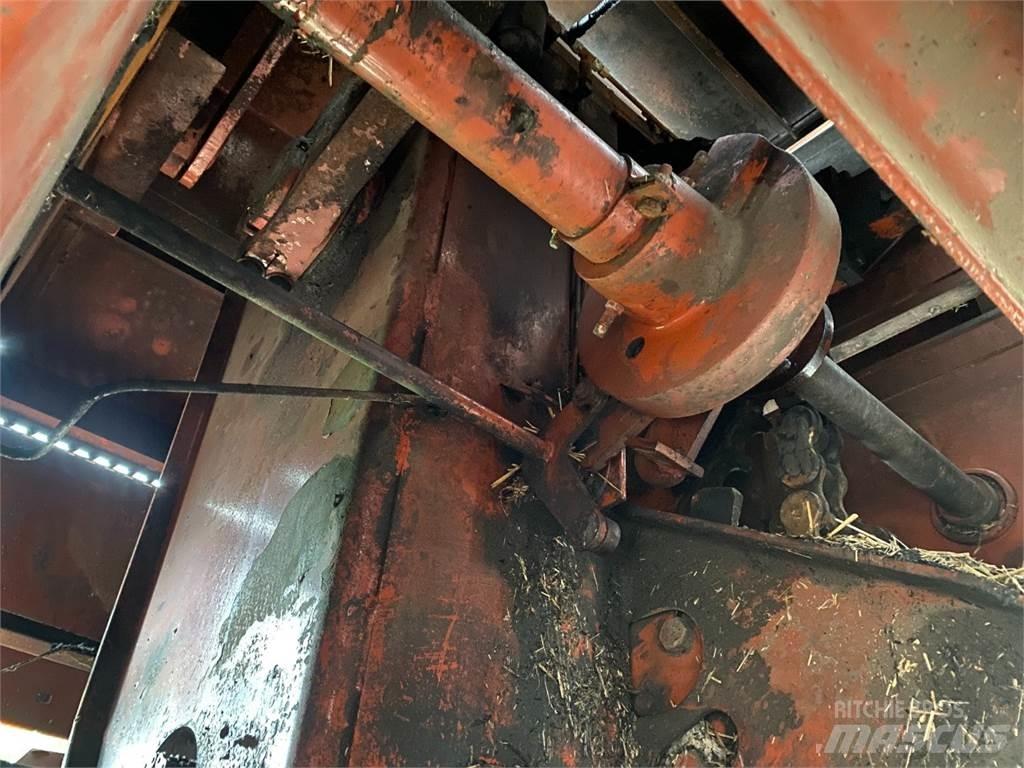Hesston 4800 Kanttipaalaimet
