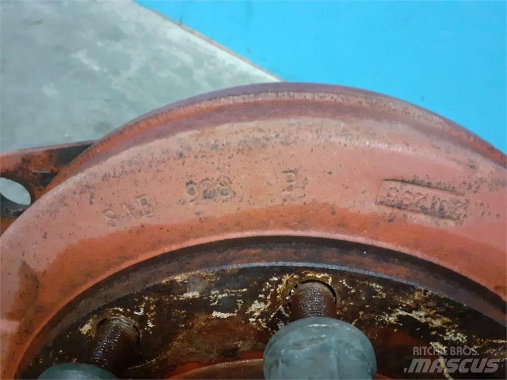 Hesston 4900 Akselit