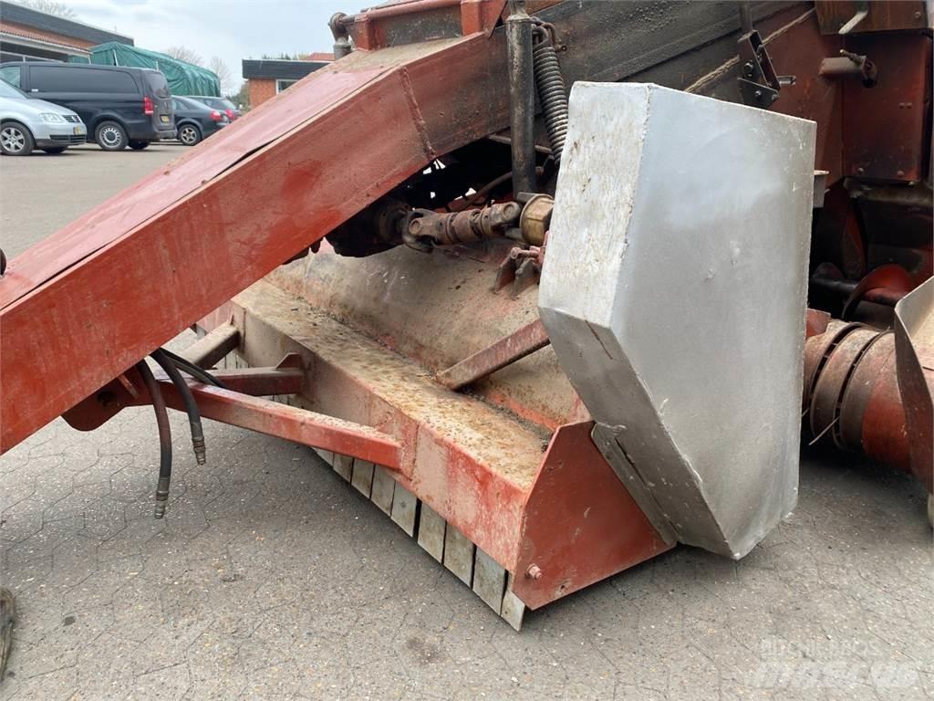 Hesston 4900 Kanttipaalaimet