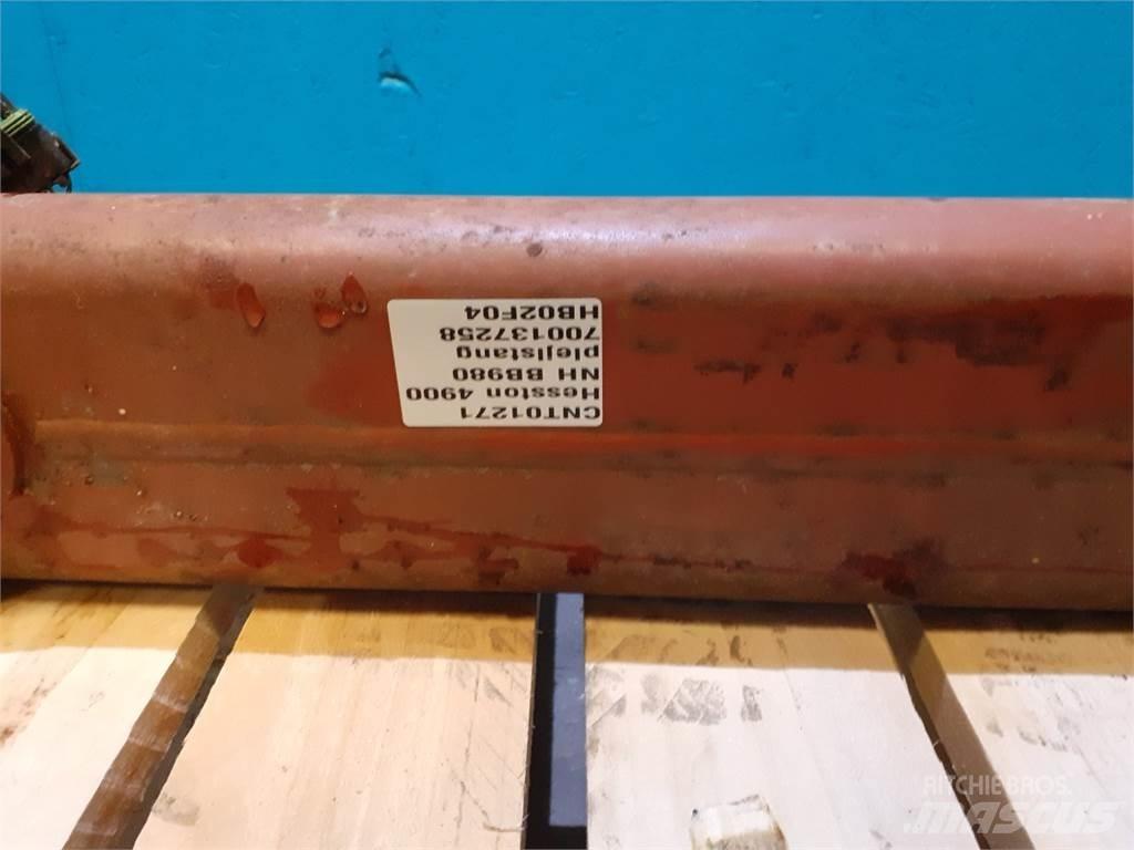 Hesston 4900 Muut heinä- ja tuorerehukoneet
