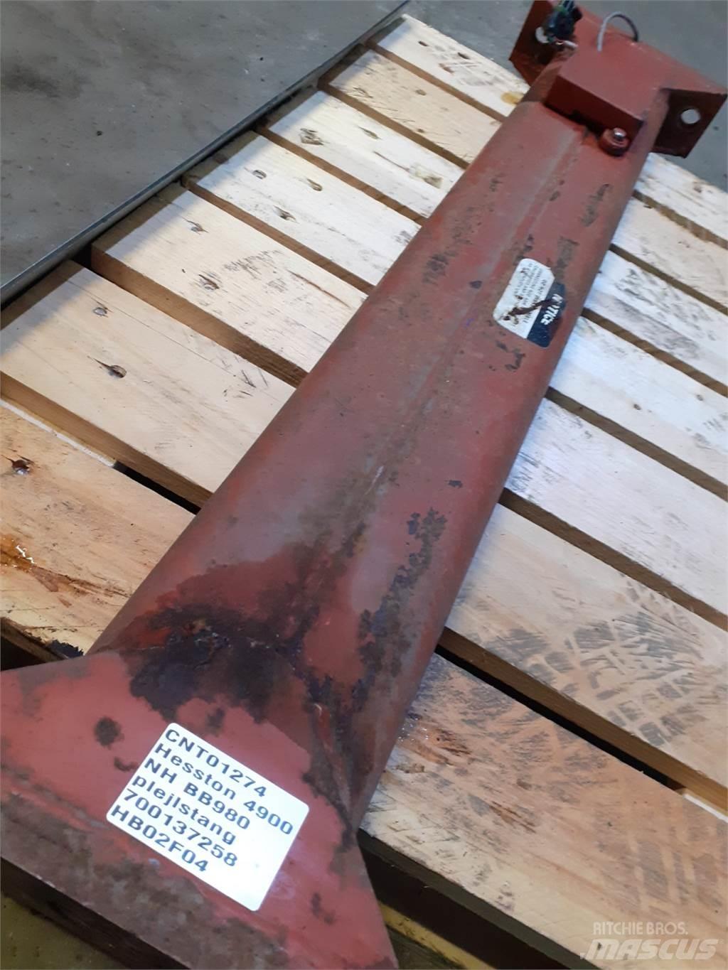 Hesston 4900 Muut heinä- ja tuorerehukoneet