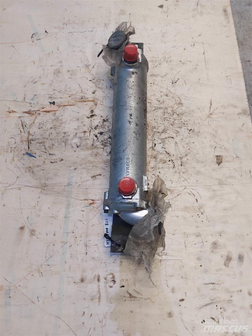 Hydrema 806 Jäähdyttimet