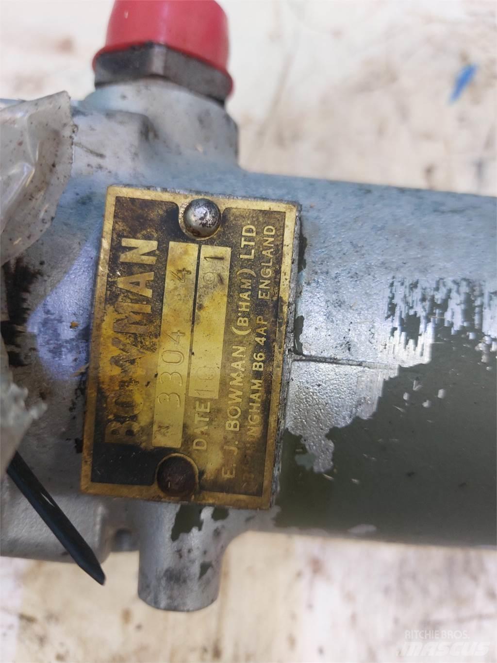 Hydrema 806 Jäähdyttimet