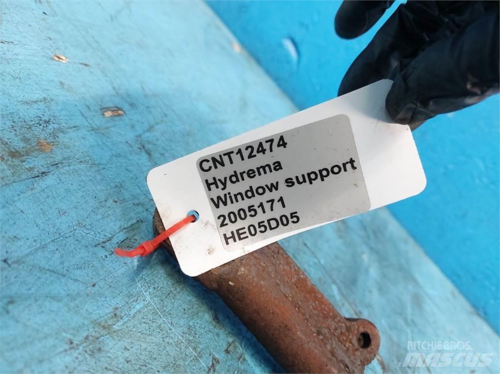 Hydrema 906 Ohjaamo ja sisusta
