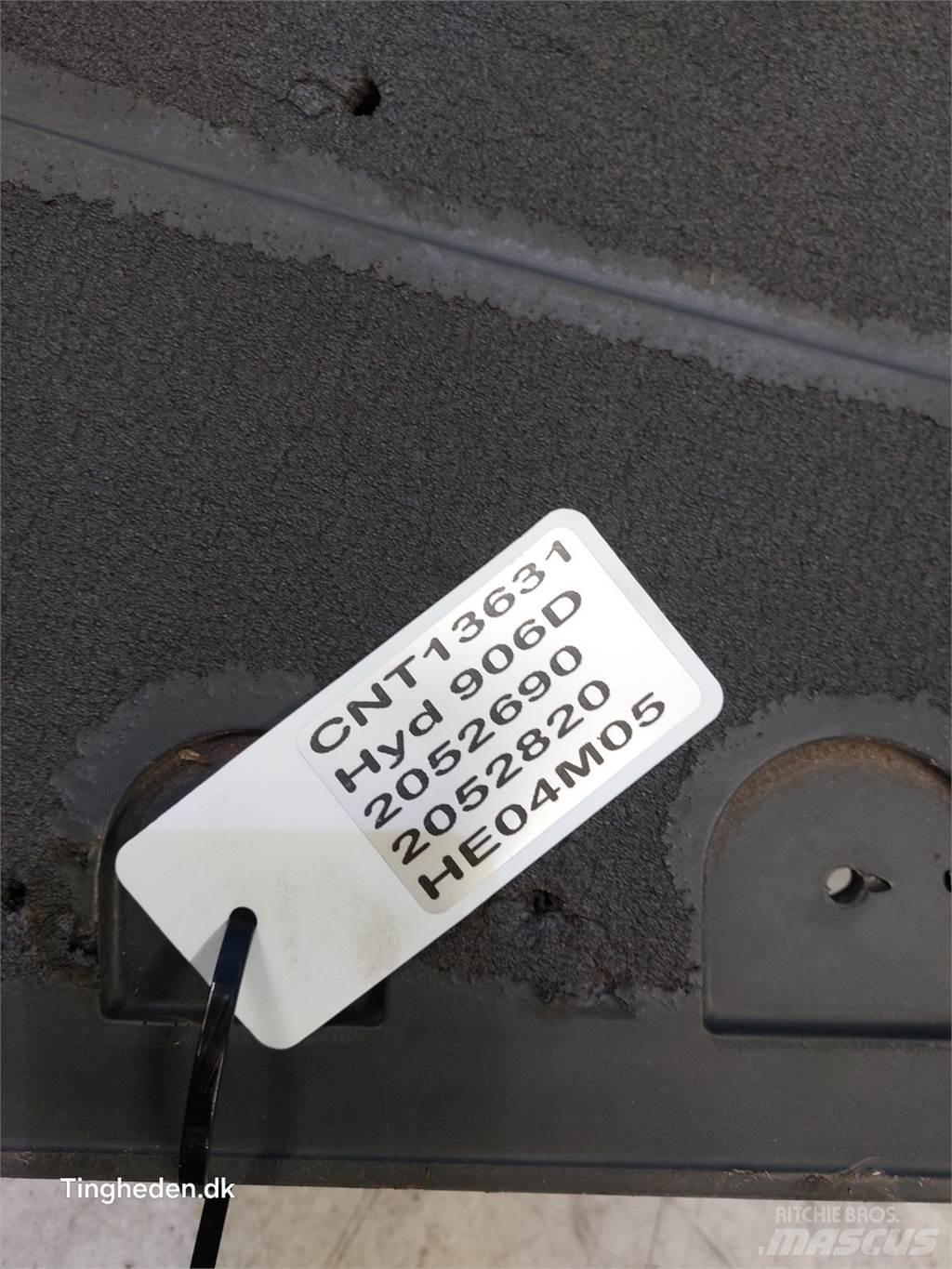 Hydrema 906D Ohjaamo ja sisusta