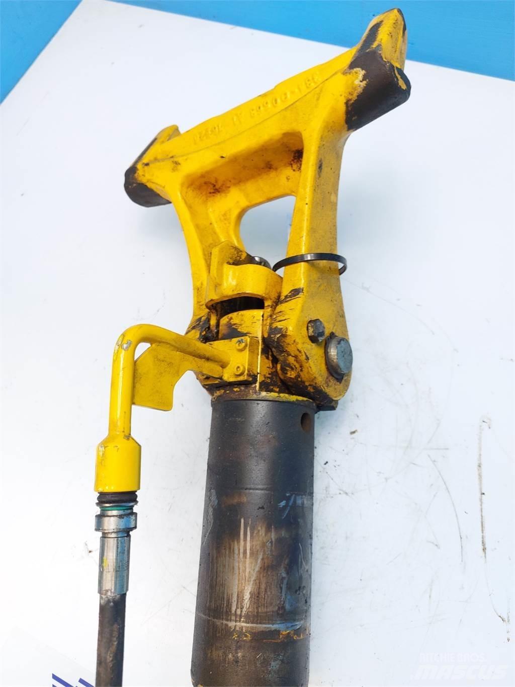 JCB 4CX Puomit