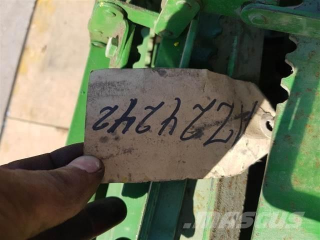 John Deere 1052 Lisävarusteet ja komponentit