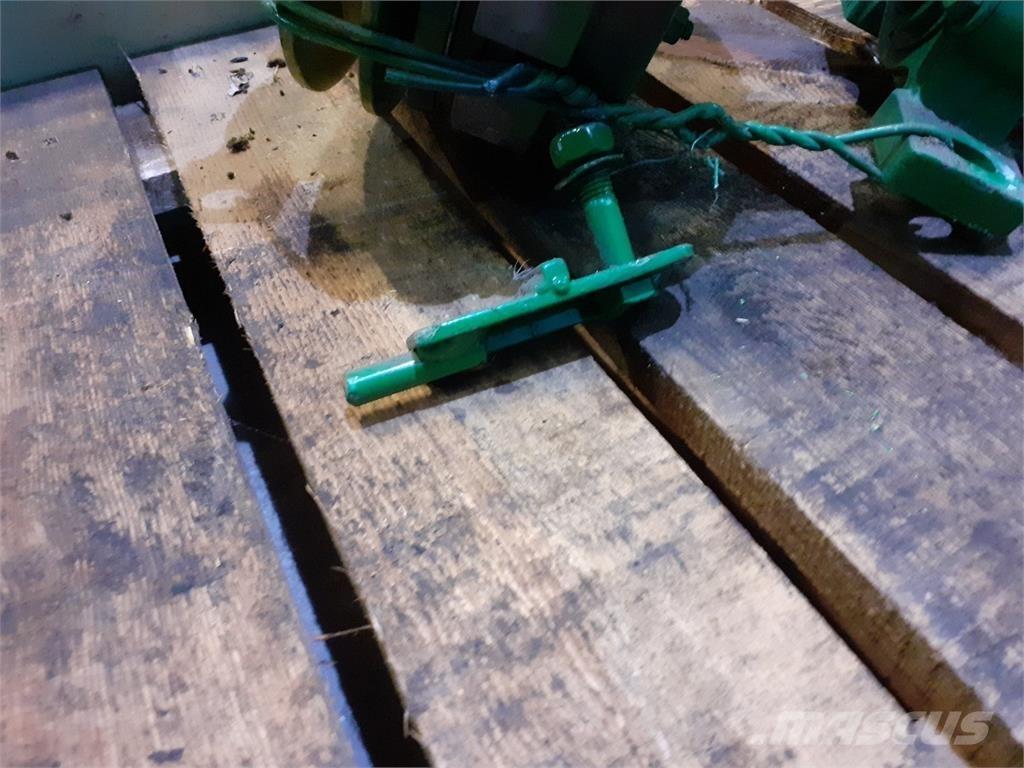 John Deere 1075 Lisävarusteet ja komponentit