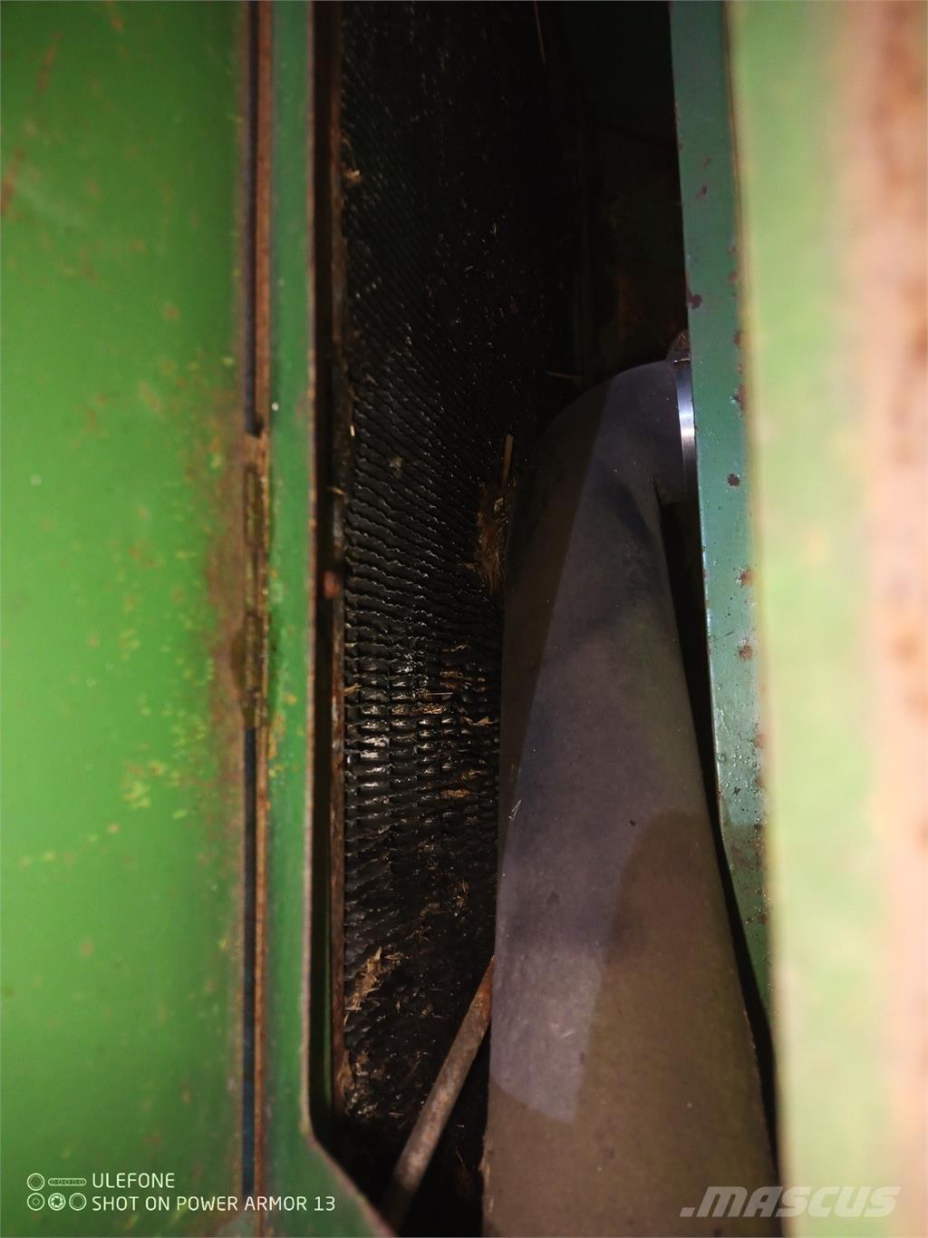 John Deere 1075 Ohjaamo ja sisusta