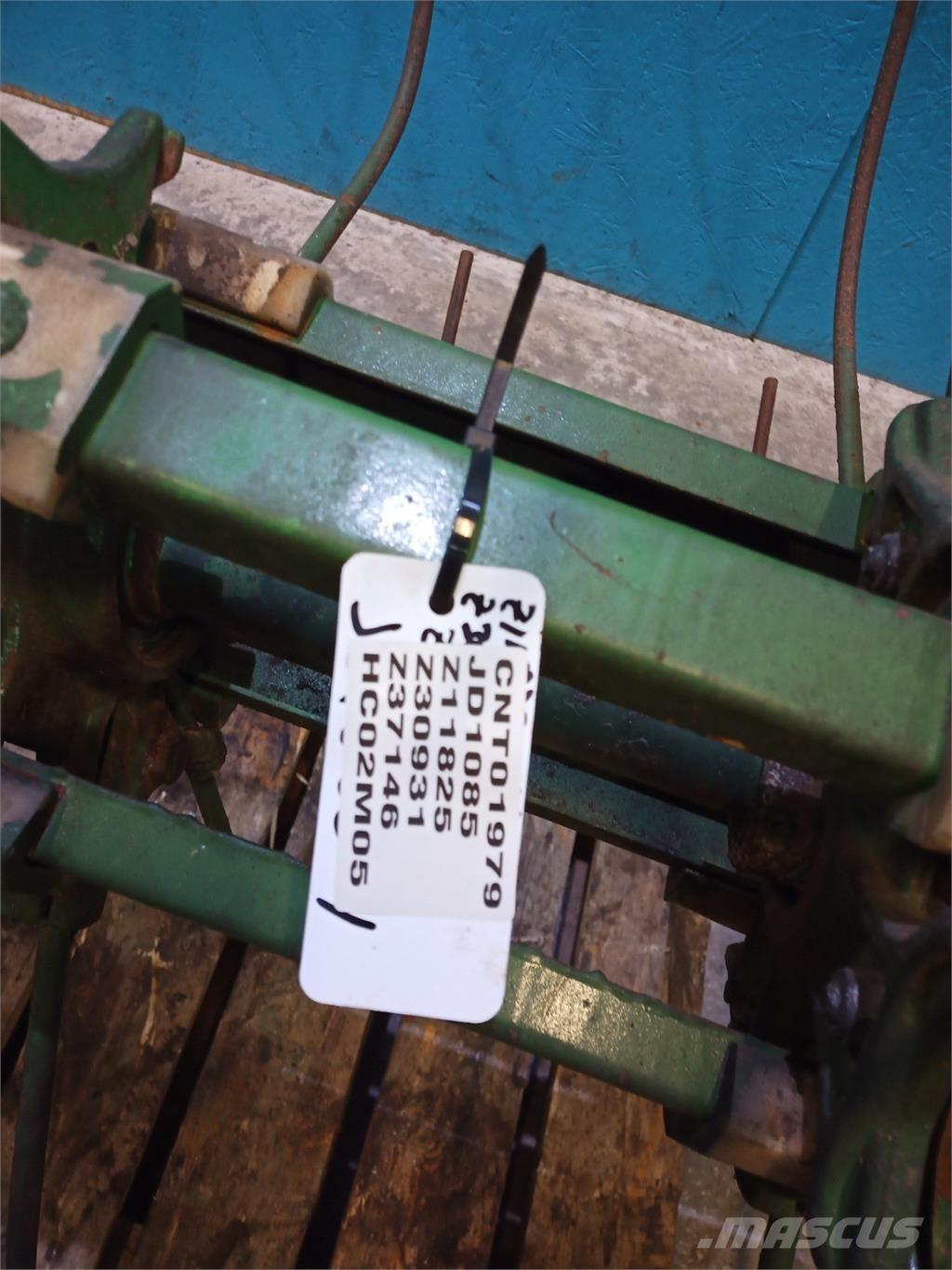 John Deere 1085 Lisävarusteet ja komponentit