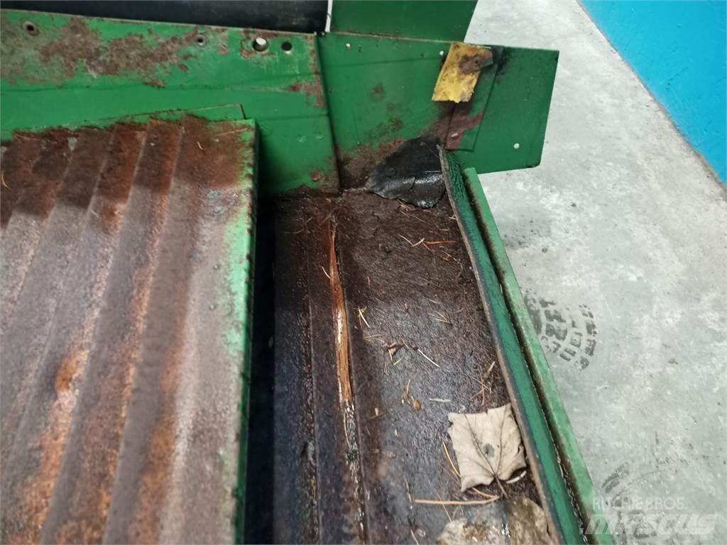 John Deere 1085 Hiekan- ja suolanlevittimet