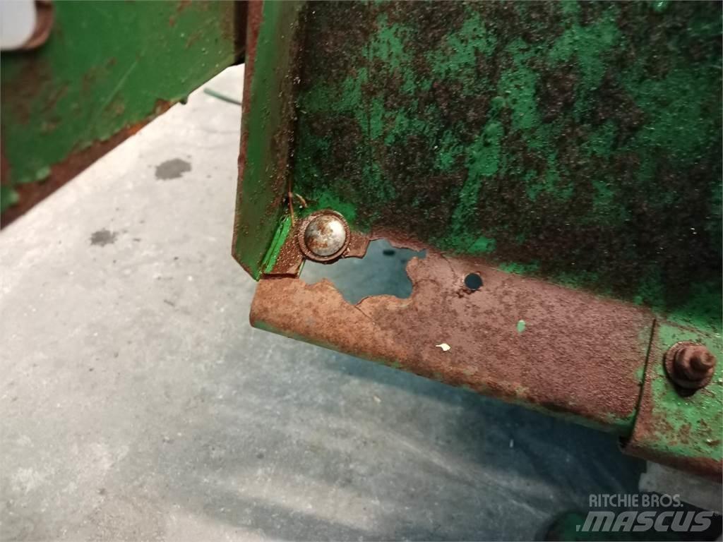 John Deere 1085 Hiekan- ja suolanlevittimet