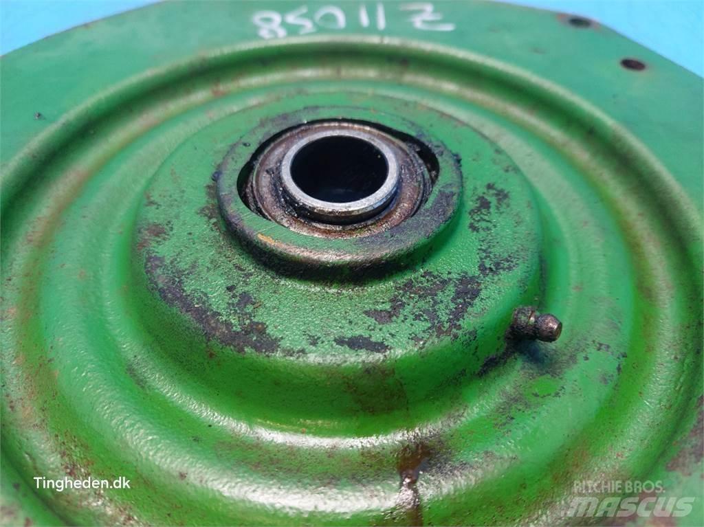 John Deere 1085 Hiekan- ja suolanlevittimet