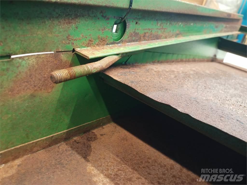 John Deere 2054 Hiekan- ja suolanlevittimet