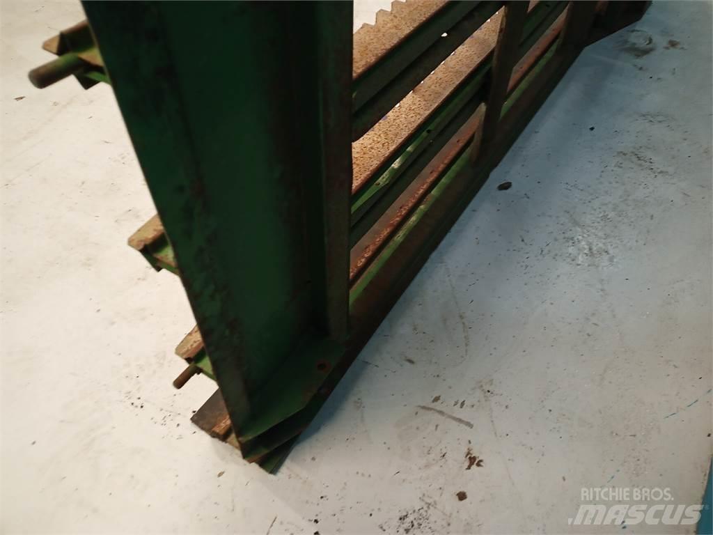 John Deere 2054 Hiekan- ja suolanlevittimet