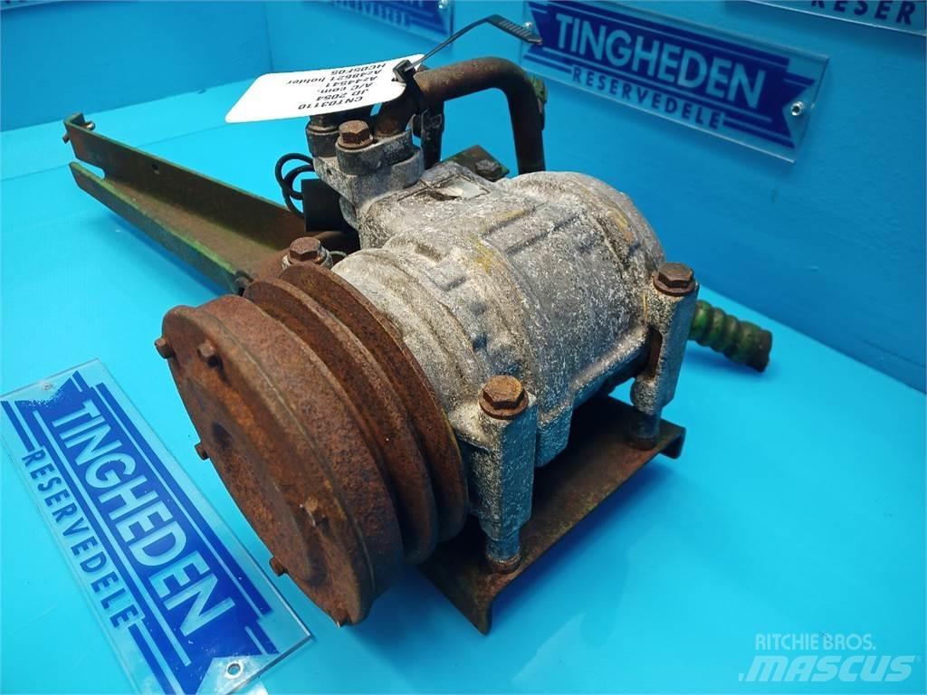 John Deere 2054 Ohjaamo ja sisusta