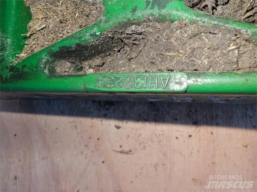 John Deere 2054 Hiekan- ja suolanlevittimet