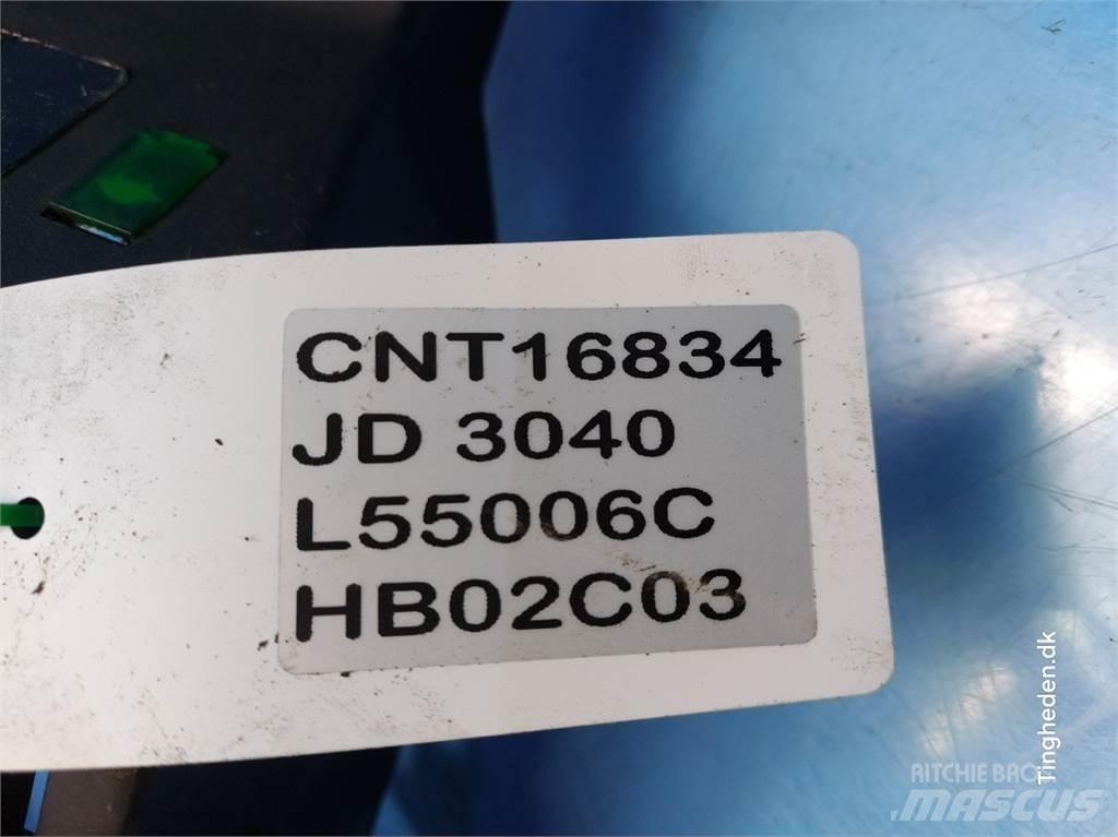 John Deere 3040 Ohjaamo ja sisusta