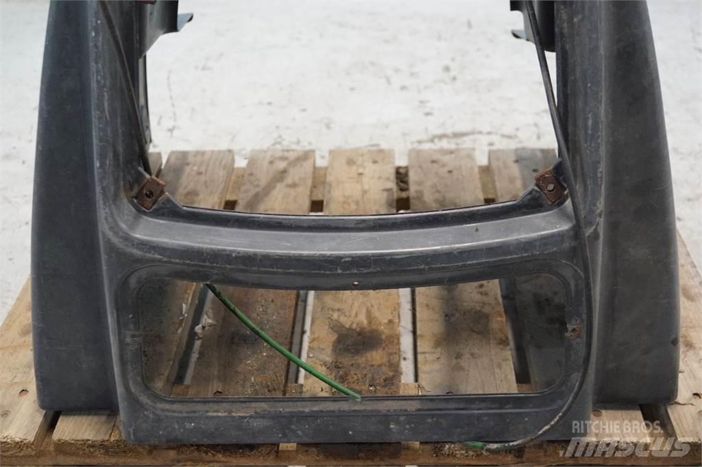 John Deere 3140 Ohjaamo ja sisusta