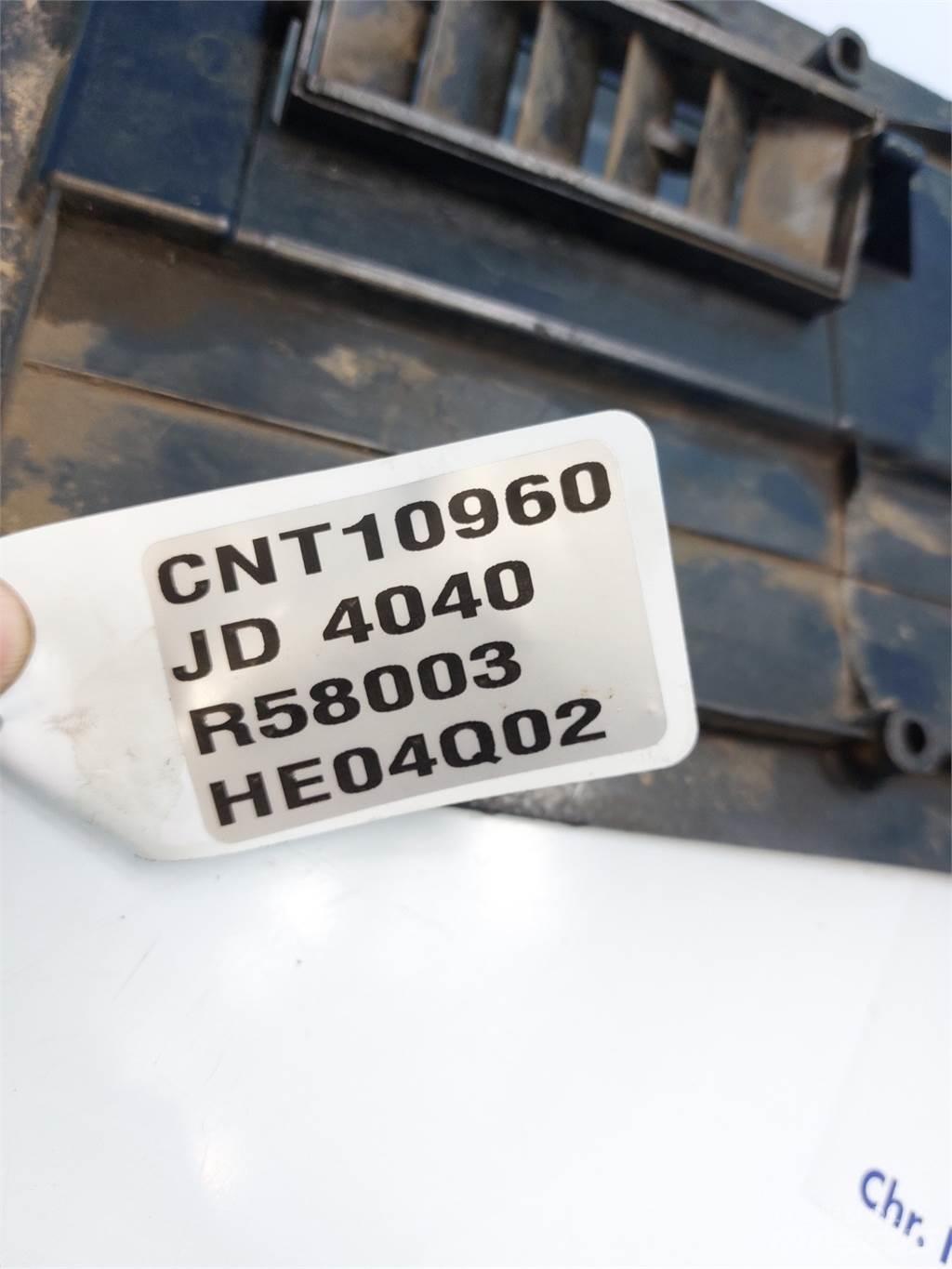 John Deere 4040 Ohjaamo ja sisusta