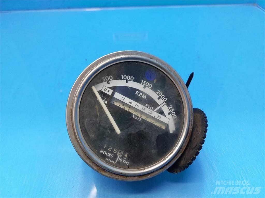 John Deere 4040 Sähkö ja elektroniikka