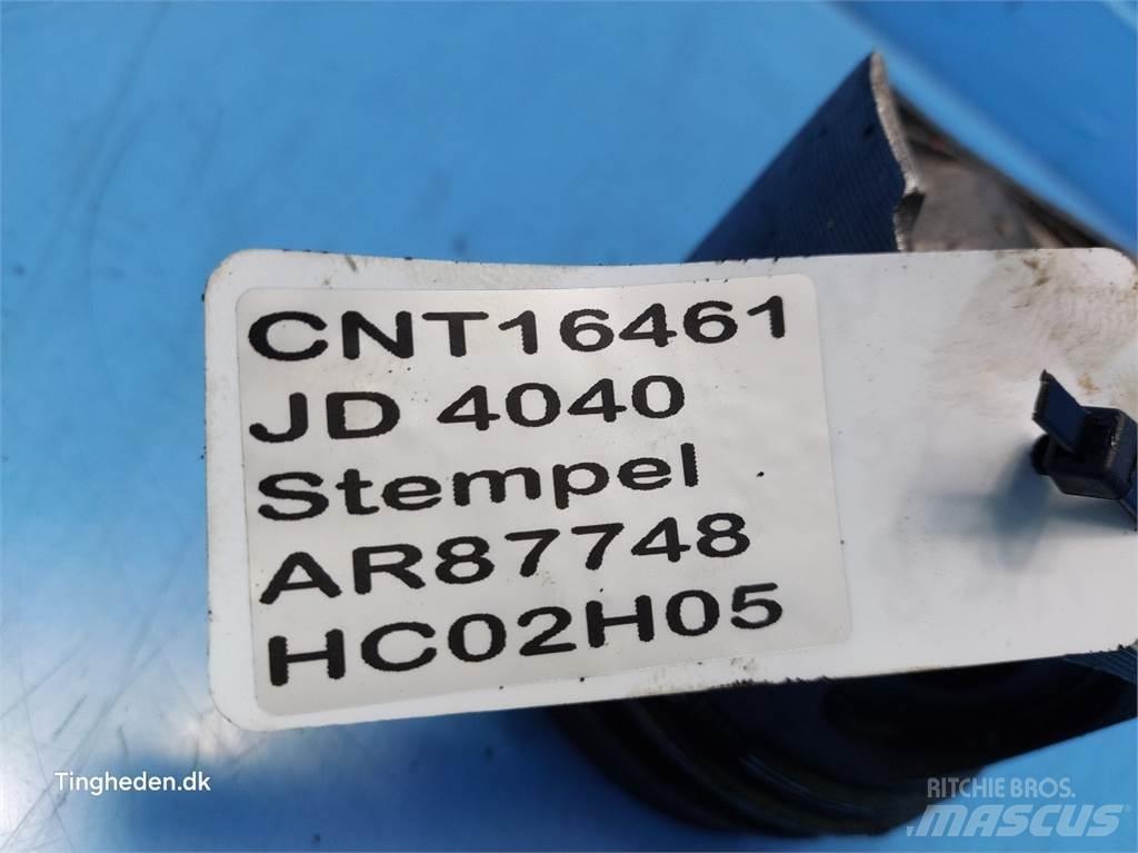 John Deere 4040 Moottorit
