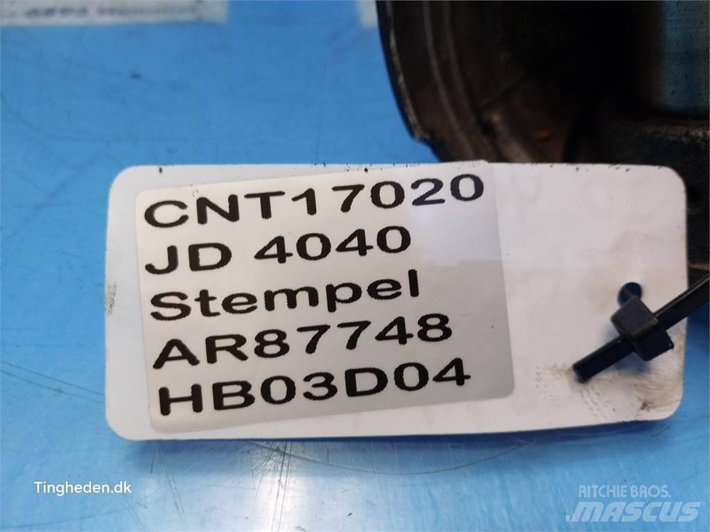 John Deere 4040 Moottorit