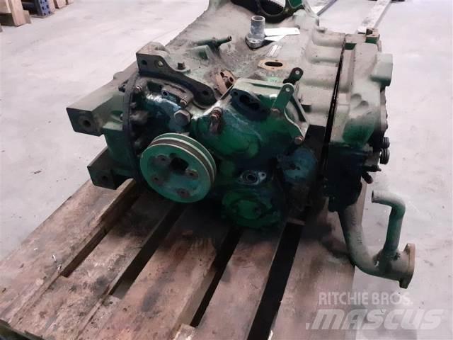 John Deere 4239 Moottorit