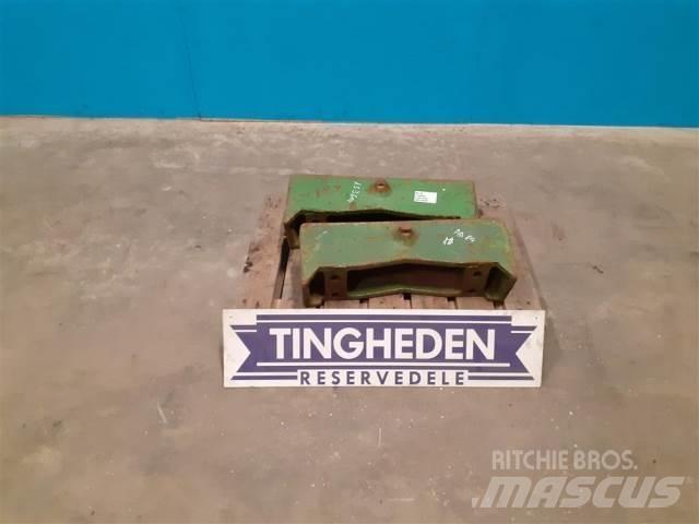 John Deere 4240 Etupainot