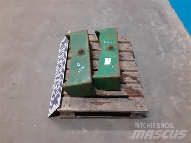 John Deere 4240 Etupainot
