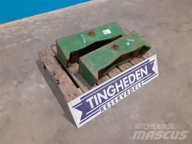John Deere 4240 Etupainot
