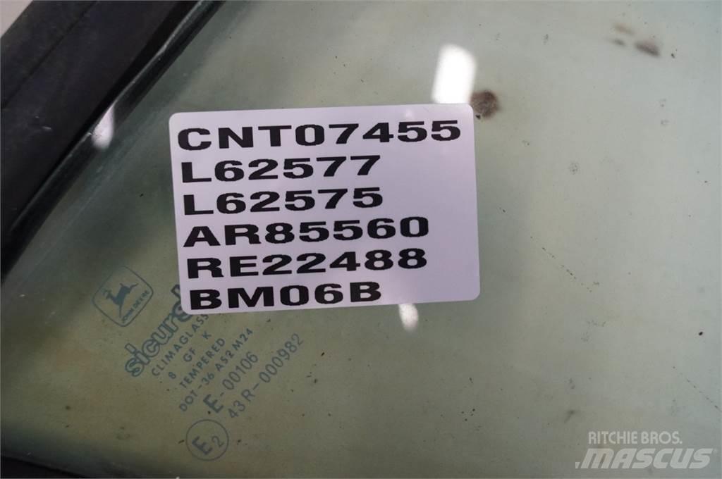 John Deere 4240 Ohjaamo ja sisusta
