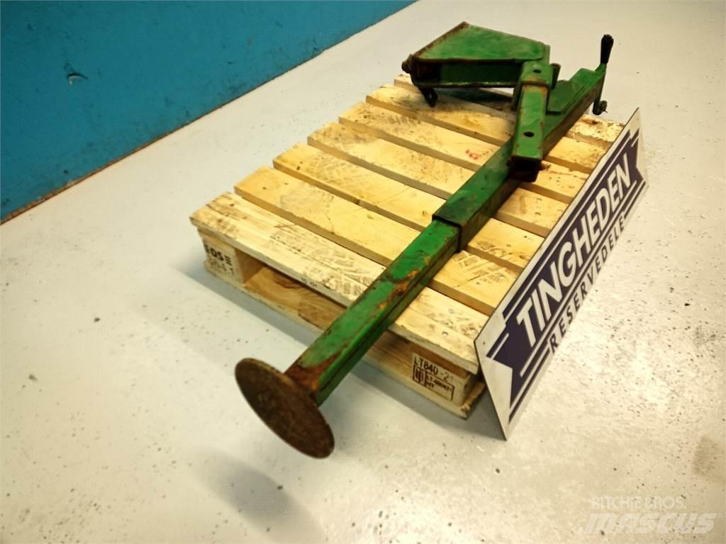 John Deere 590 Seulakauhat