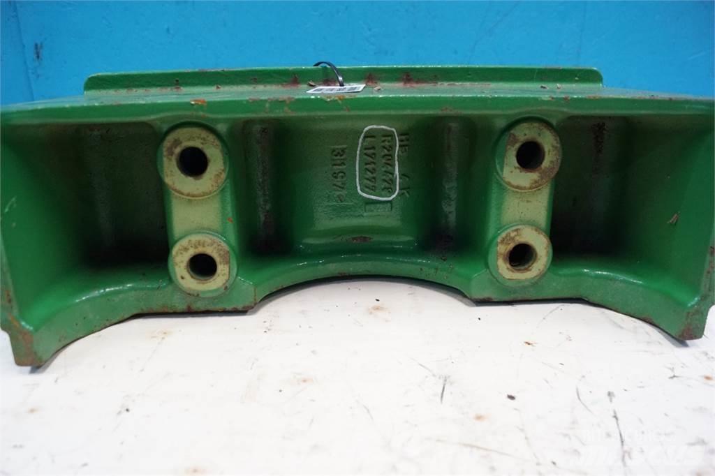John Deere 6105M Etupainot