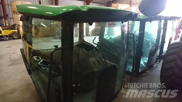 John Deere 6155 Ohjaamo ja sisusta