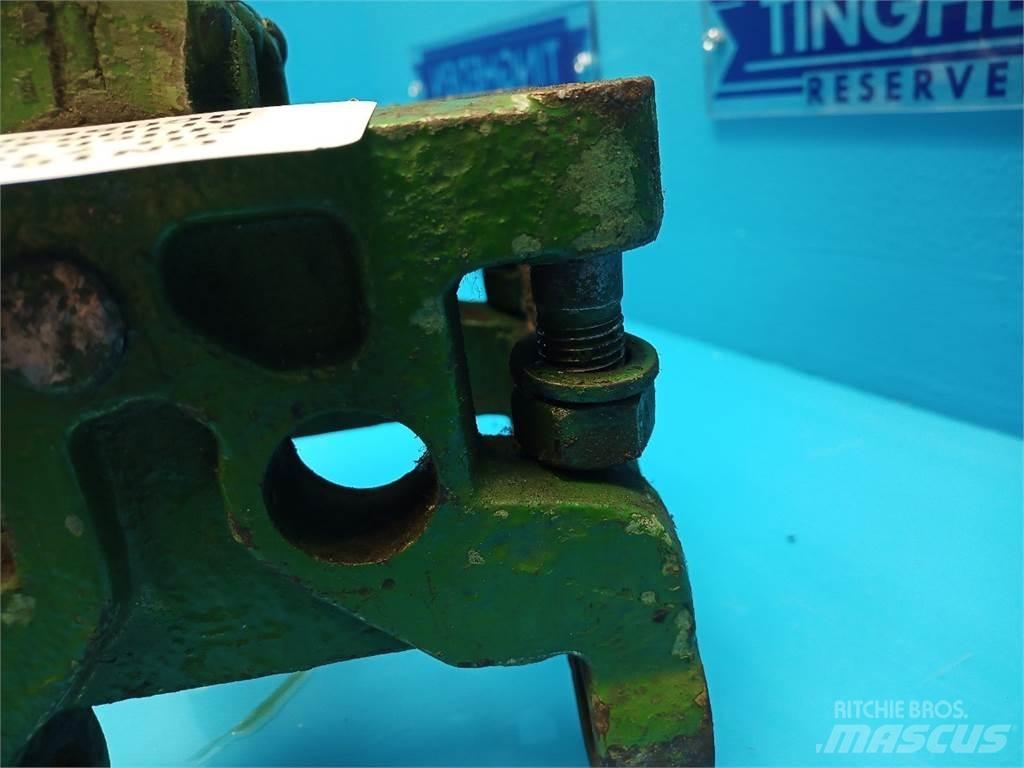 John Deere 710 Lisävarusteet ja komponentit