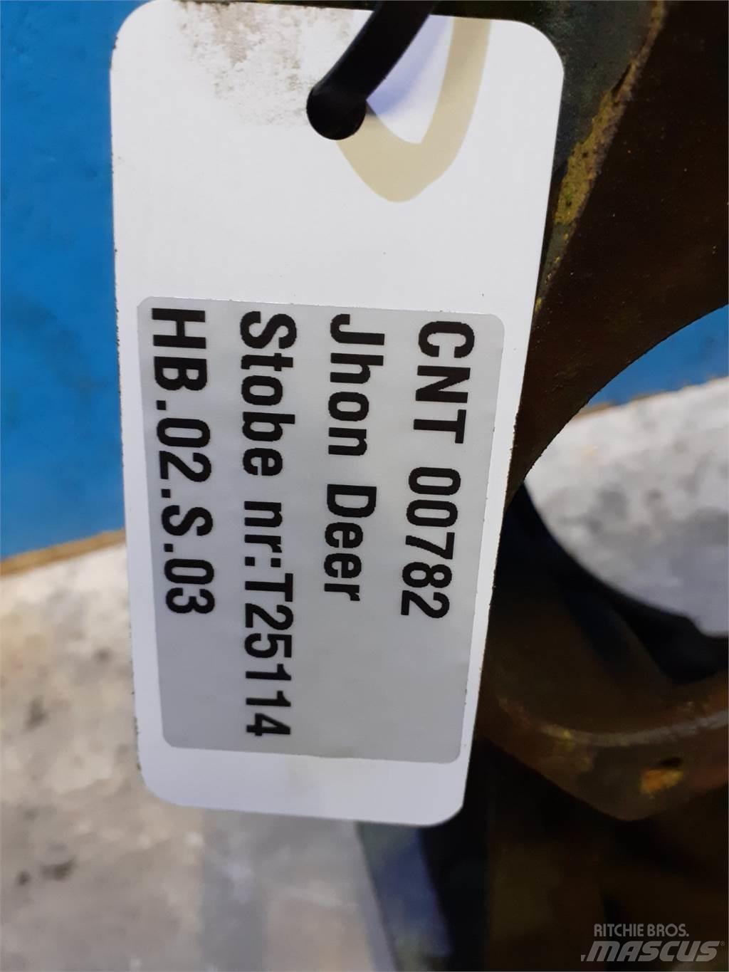 John Deere 935 Moottorit