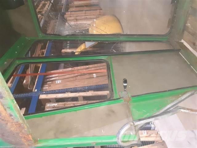 John Deere 955 Ohjaamo ja sisusta