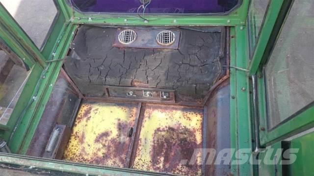 John Deere 975 Ohjaamo ja sisusta