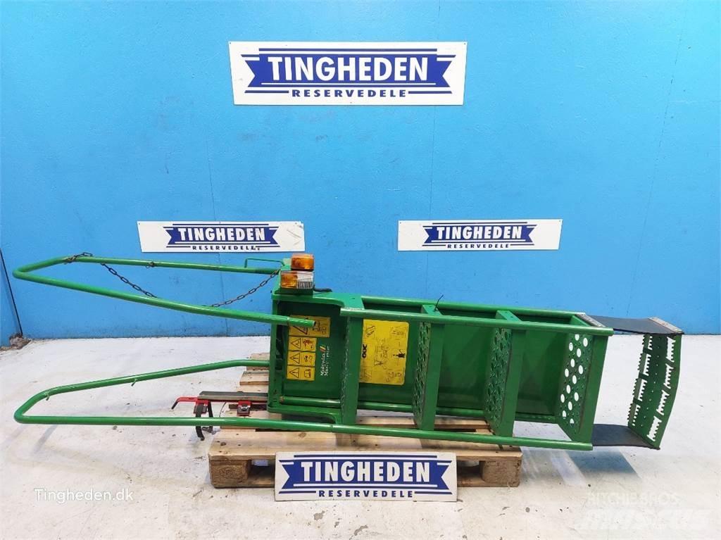 John Deere T660I Ohjaamo ja sisusta