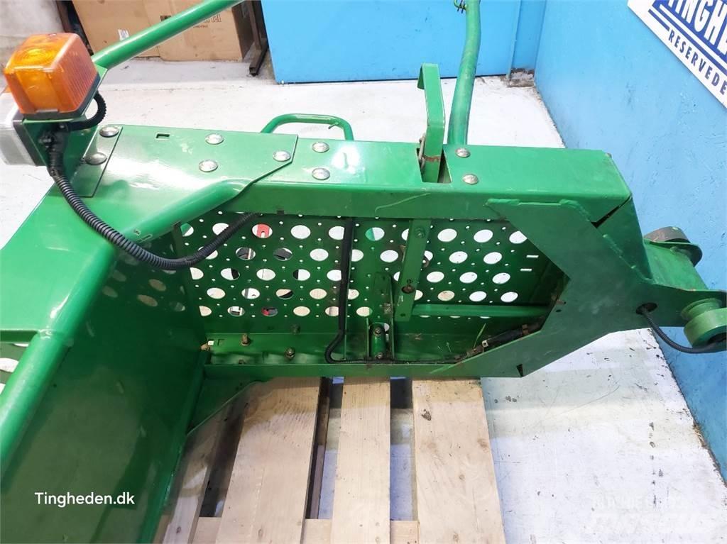 John Deere T660I Ohjaamo ja sisusta