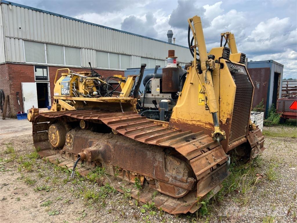 Komatsu D65PX-15 Telaketjupuskutraktorit